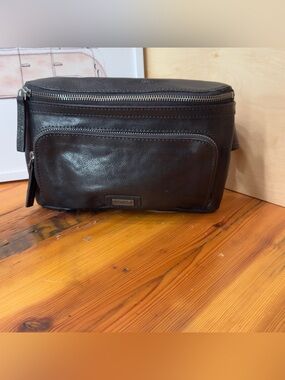 Spike & sparrow Men's Black Leather Belt Bag